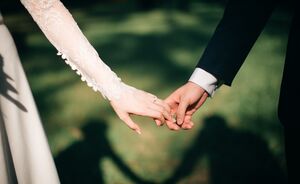 Waarom de bruidegom de jurk niet mag zien + 5 andere bijgeloven uitgelegd