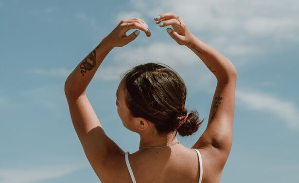 Benieuwd of jij je tattoos moet beschermen tegen de zon? Wij zochten het uit!