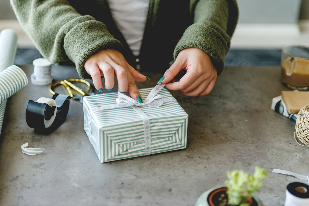 8 creatieve ideeën waardoor cadeaus inpakken nóg leuker wordt