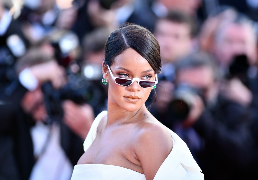 Zien: Rihanna's Fenty collectie bevat pyjamabroek met giga gat op kont