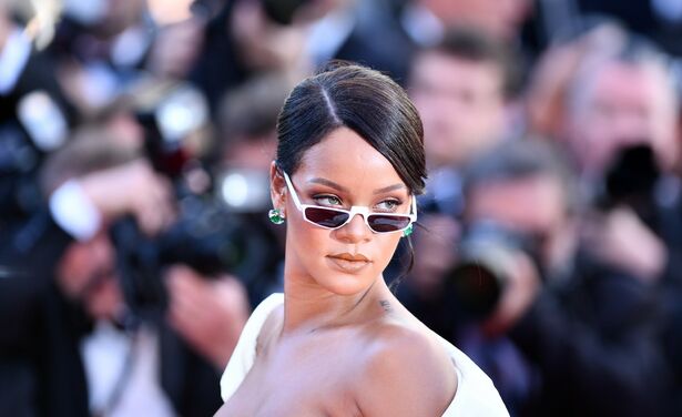 Zien: Rihanna's Fenty collectie bevat pyjamabroek met giga gat op kont