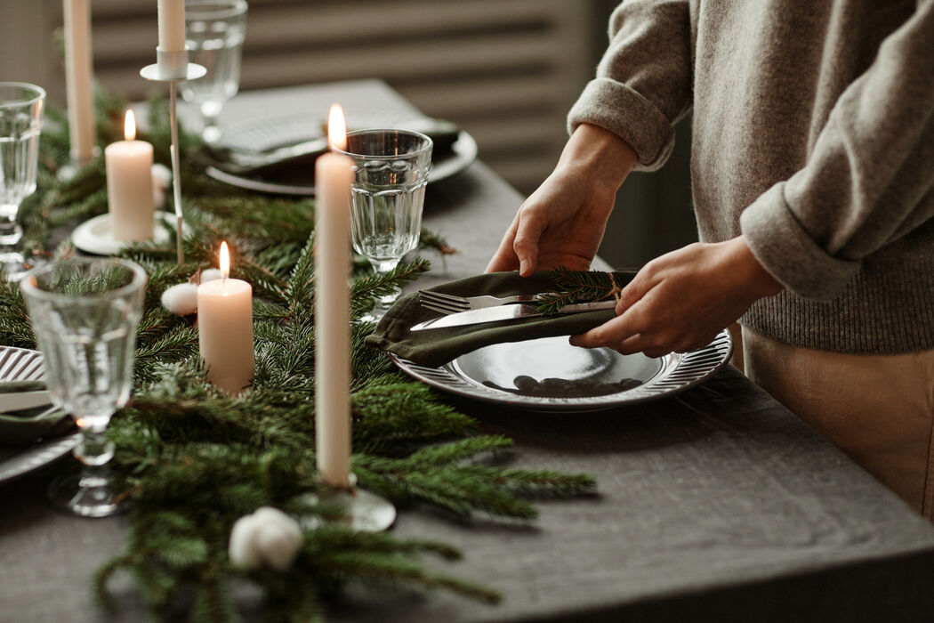 Diner organiseren in december? Deze decoratie kan niet missen op je eettafel