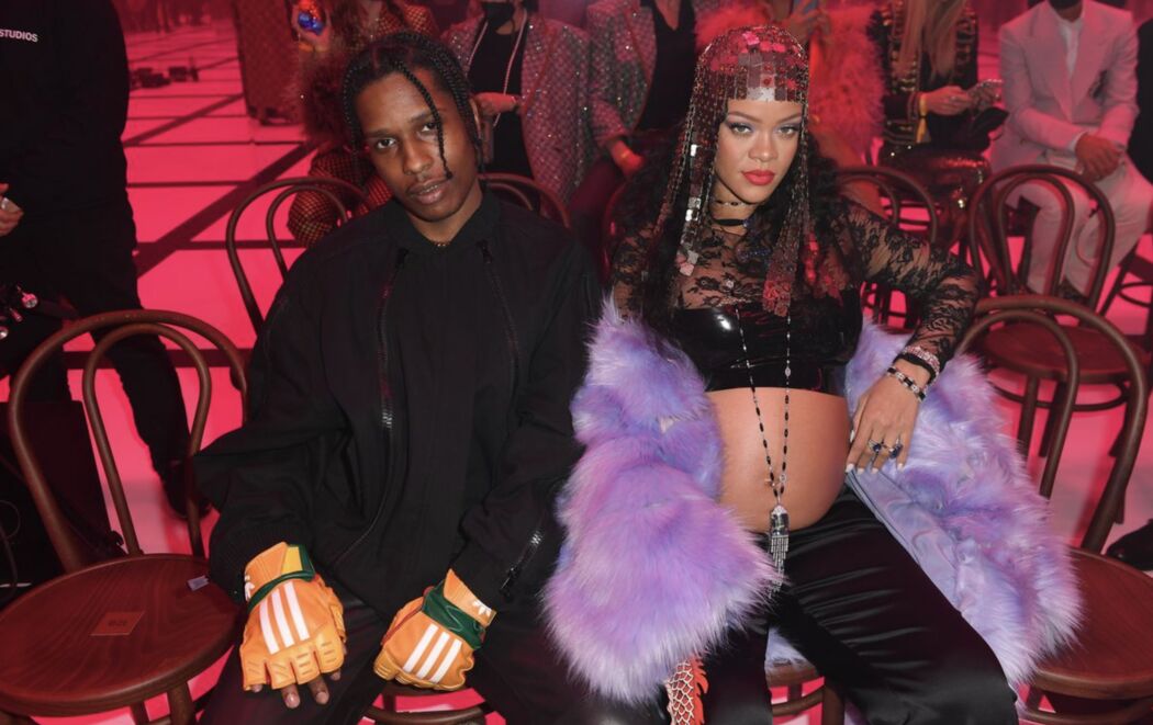 Zien: zwangere Rihanna showt babybump tijdens Gucci-show