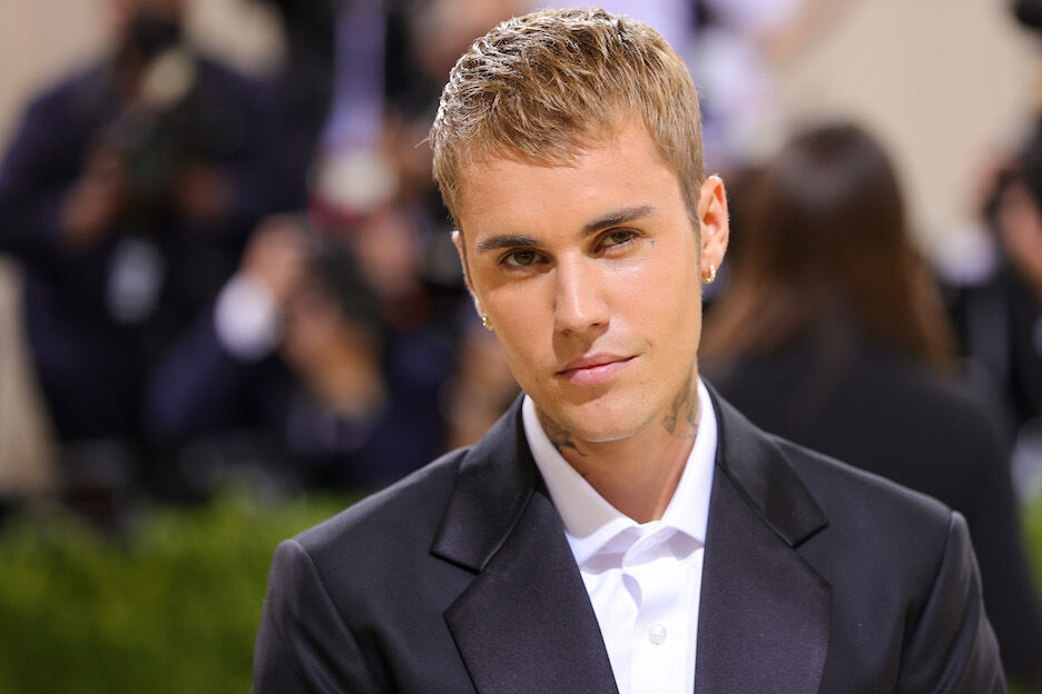 Justin Bieber biedt crew en fans gratis therapie aan