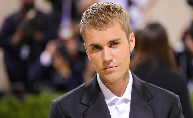 Justin Bieber biedt crew en fans gratis therapie aan