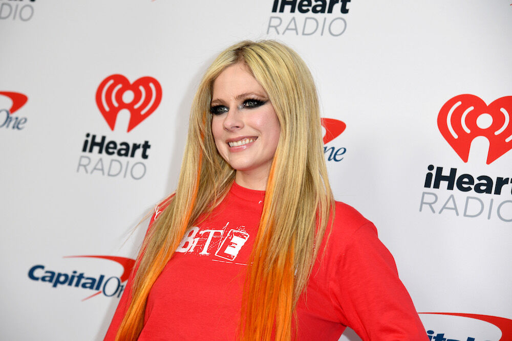 Zien: Avril Lavigne ten huwelijk gevraagd onder de Eiffeltoren