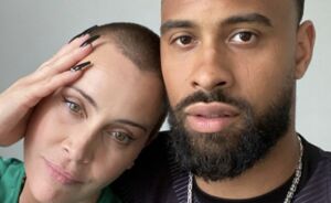 Foto's: Anouk trouwt haar Dominique in witte jurk met sneakers