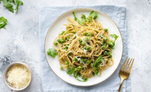 Dit simpele spicy mozzarella pasta recept gaat viral op TikTok en wil je sowieso proberen