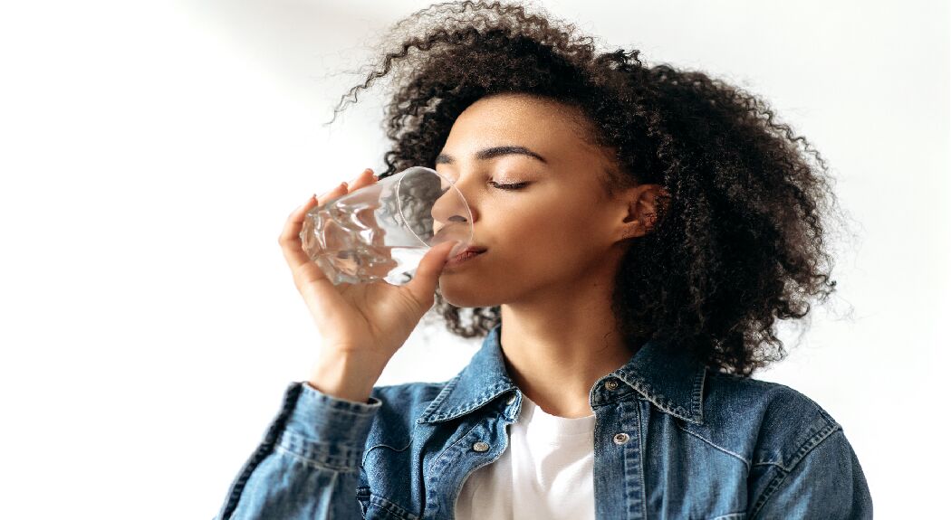 Waarom je je dag moet starten met een glas water
