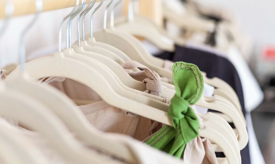 Duurzame kledingwinkels om kleding te shoppen voor de herfst