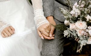 Awkward momenten op je bruiloft en hoe je ze voorkomt