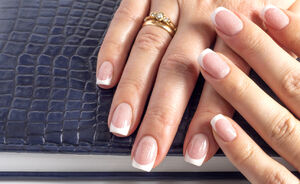 French nails gaan nooit uit de mode: dit zijn de leukste manieren om de look te dragen