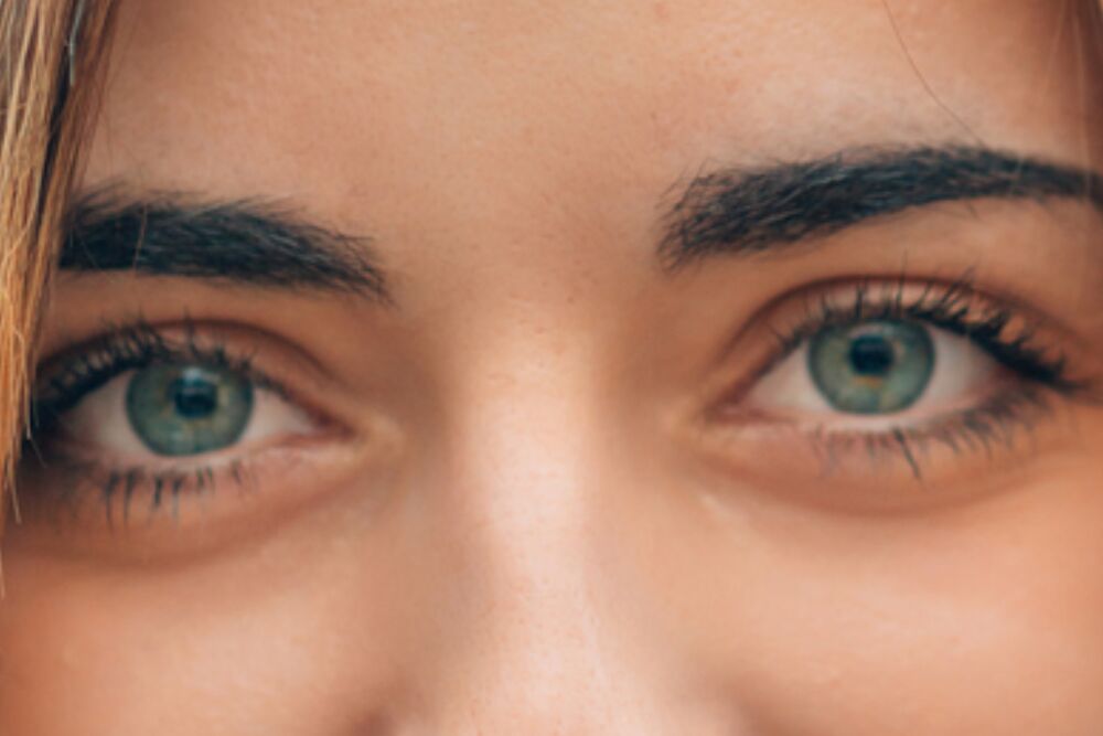 Waarom bruine mascara nóg mooier is bij groene ogen