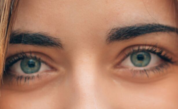 Waarom bruine mascara nóg mooier is bij groene ogen
