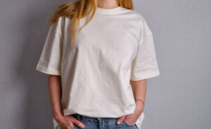 Dit zijn de meest trendy manieren om een wit T-shirt te dragen