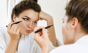 Eyeliner voor hooded eyes lijkt onmogelijk: zo doe je het alsnog