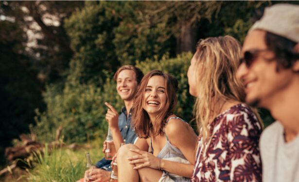 Stop met de ‘therapeut’ van je vriendengroep zijn: zo doe je dat