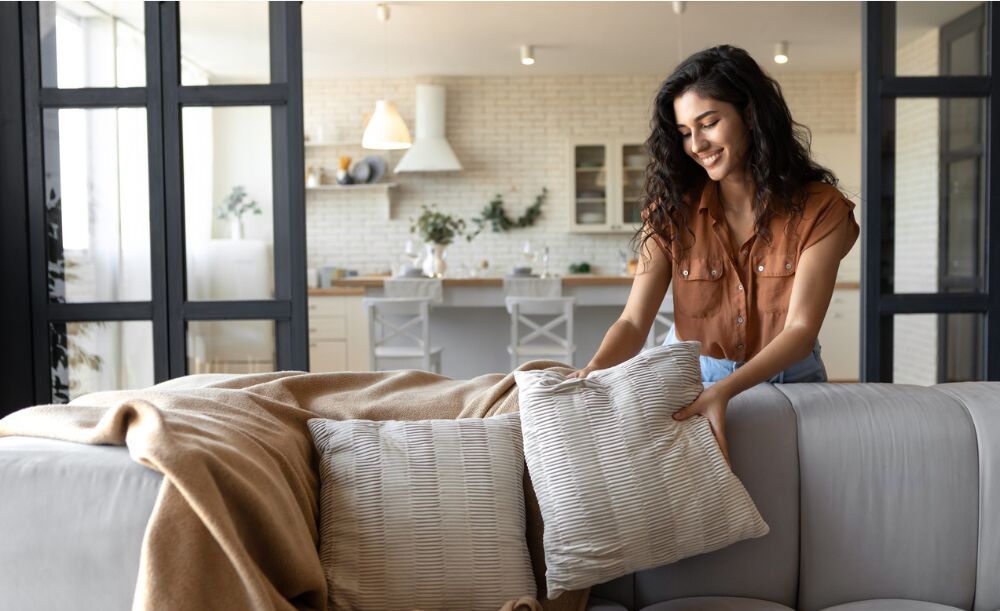 5 simpele manieren om je woonkamer gezelliger te maken (zonder te verbouwen)