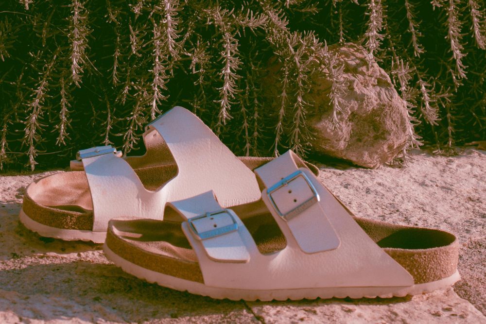 De comeback van de ‘ugly shoes’: waarom zijn Crocs en Birckenstocks weer in?