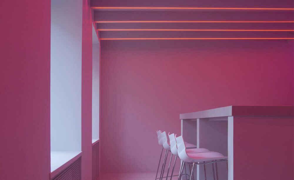 Plafond verven: dit doet het voor de ruimte