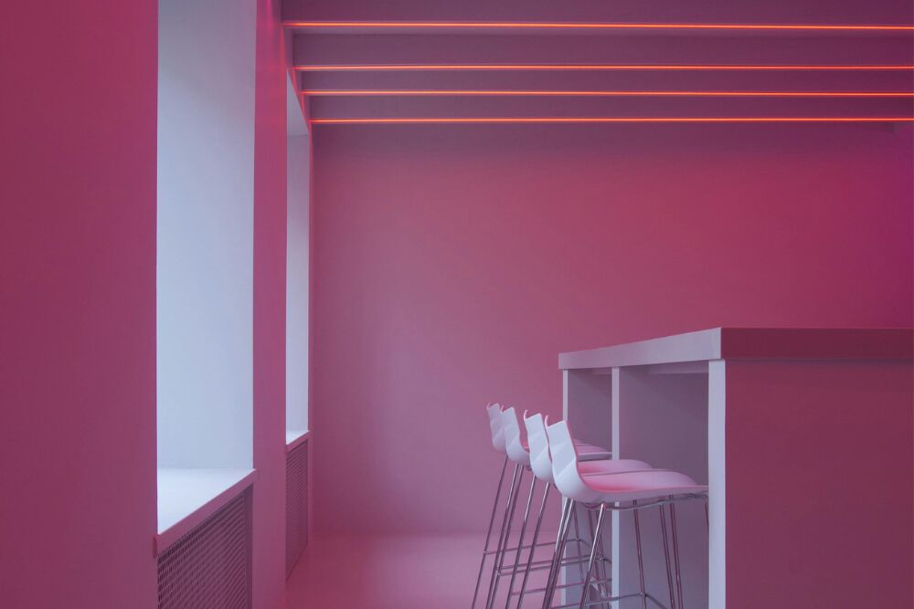 Plafond verven: dit doet het voor de ruimte