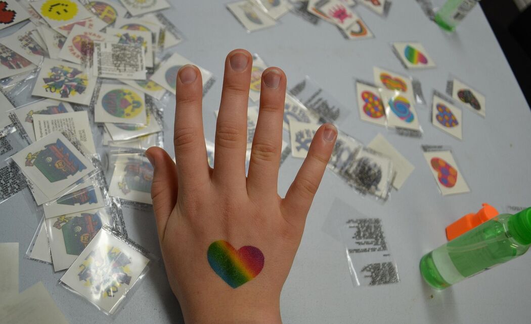 DIY: zo maak je je eigen tijdelijke tattoos voor feestjes en festivals
