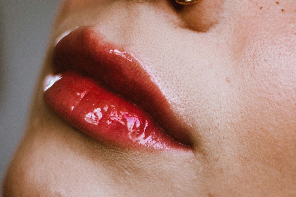 Blurred lips, we know you want it! Maar wat is het eigenlijk?