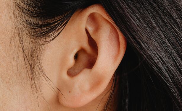 Last van stinkende oorbellen? Dit is de oorzaak en wat je ertegen kan doen