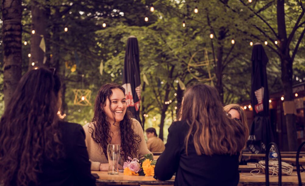 Low-maintenance friendship: wanneer is weinig contact juist gezond?