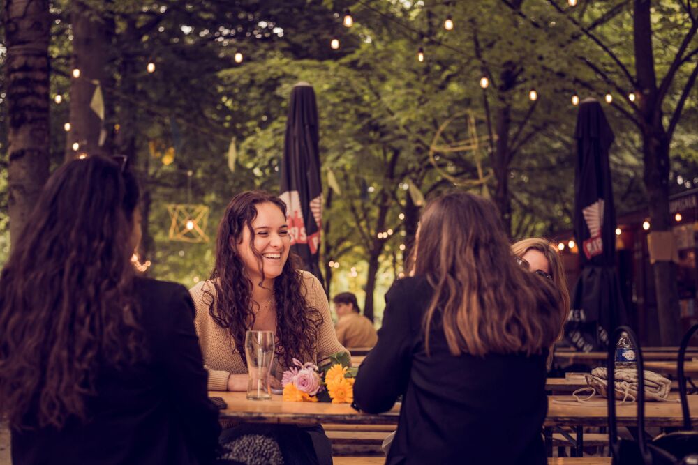 Low-maintenance friendship: wanneer is weinig contact juist gezond?