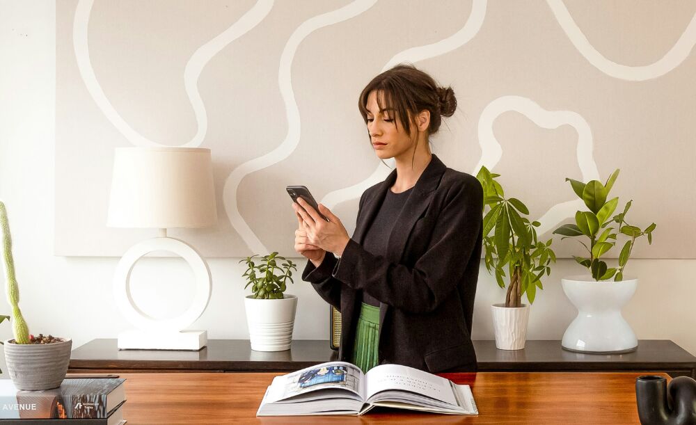 Home office-chic: wat draag je als je van huis werk maar niet in je pyjama wilt zitten?