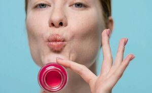 DIY lip stain met food coloring