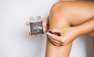 DIY coffee scrub: werkt het echt of sloopt het je huid?