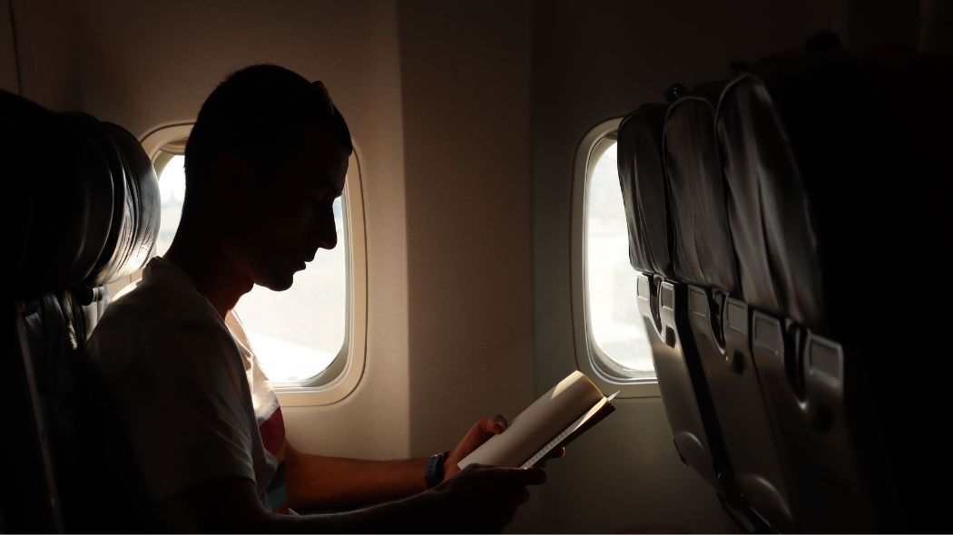 7 tips om je niet te vervelen tijdens een lange vlucht