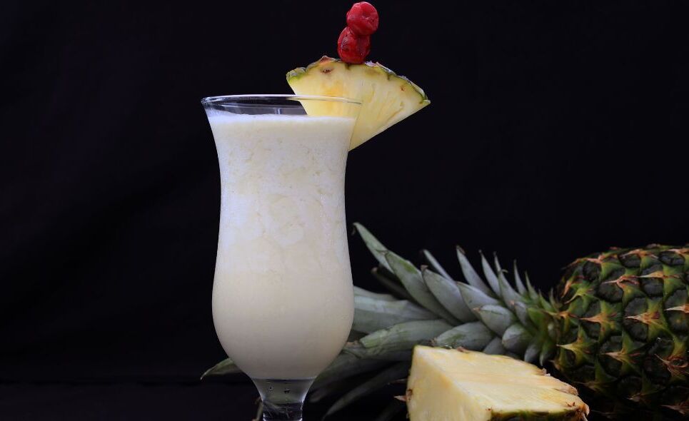 Dit is de lekkerste en romigste cocktail én mocktail voor deze zomer