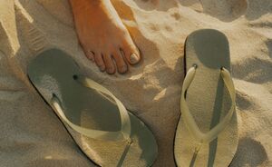 DIY: teenslippers! Met deze hack maak je je saaie teenslippers extra uniek