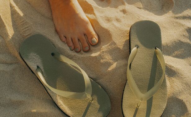 DIY: teenslippers! Met deze hack maak je je saaie teenslippers extra uniek
