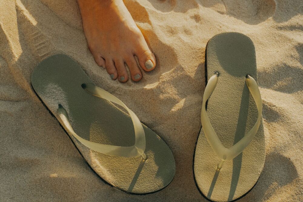 DIY: teenslippers! Met deze hack maak je je saaie teenslippers extra uniek