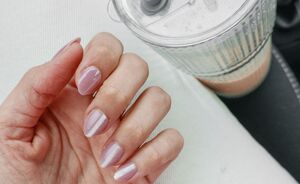 Chrome nails krijgen een chique update