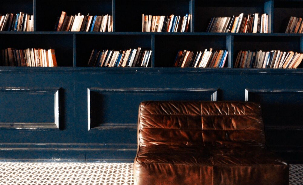 Bookshelf wealth: is een volle boekenkast hét statussymbool van het interieur?