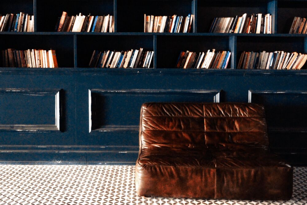 Bookshelf wealth: is een volle boekenkast hét statussymbool van het interieur?