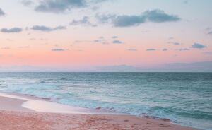 Dit zijn de mooiste roze stranden ter wereld