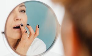 Droge lippen? Is lip-basting dan de techniek voor jou?