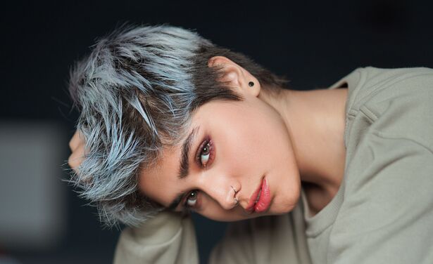 Frosted hair is weer helemaal terug uit de jaren 2000