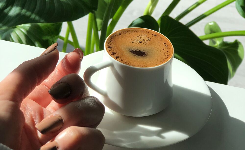 Give me a coffee hit! Is de espresso manicure de kleur van het herfstseizoen?