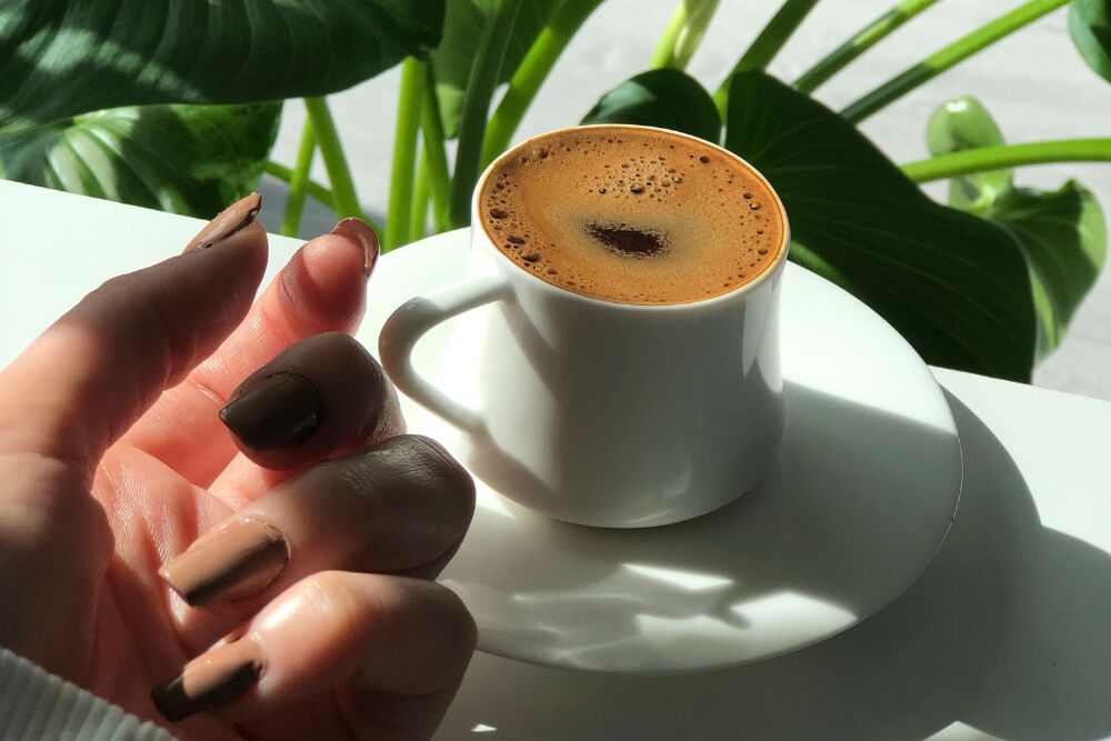 Give me a coffee hit! Is de espresso manicure de kleur van het herfstseizoen?