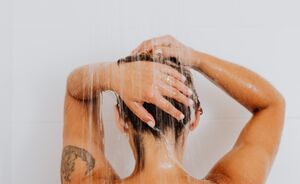 Exfoliërende hoofdhuidcrèmes: is een scalp facial de nieuwe stap in je hair wash-routine?