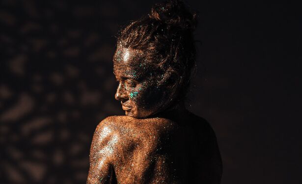 Met body highlighters geef je je sleutelbeentjes en benen een glanzende finish