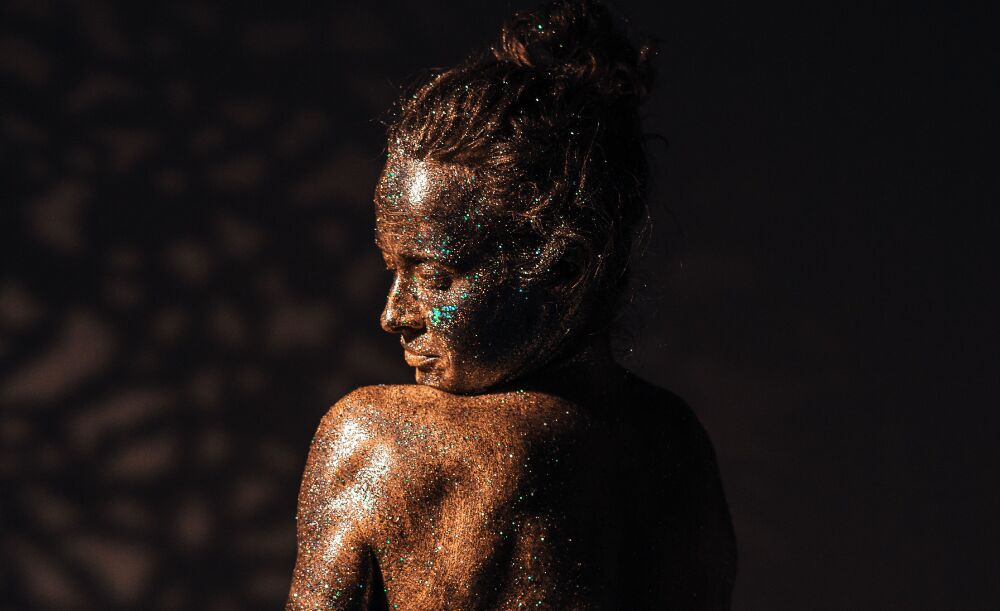 Met body highlighters geef je je sleutelbeentjes en benen een glanzende finish