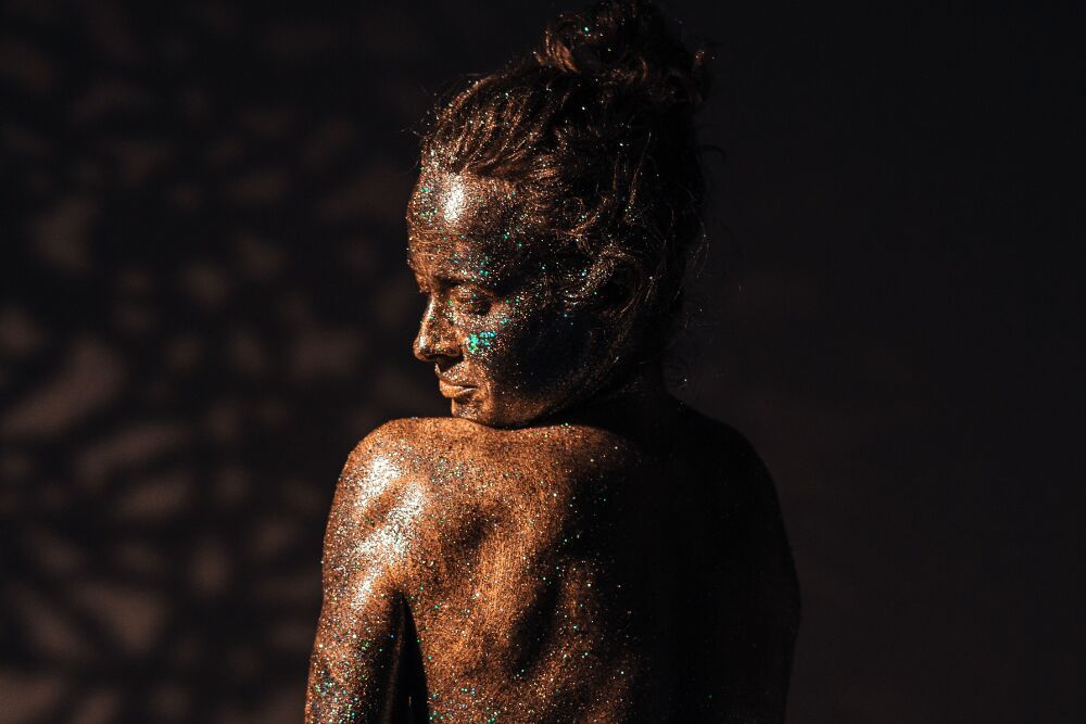 Met body highlighters geef je je sleutelbeentjes en benen een glanzende finish